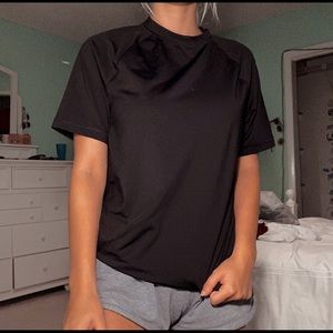 black dry-fit t-shirt